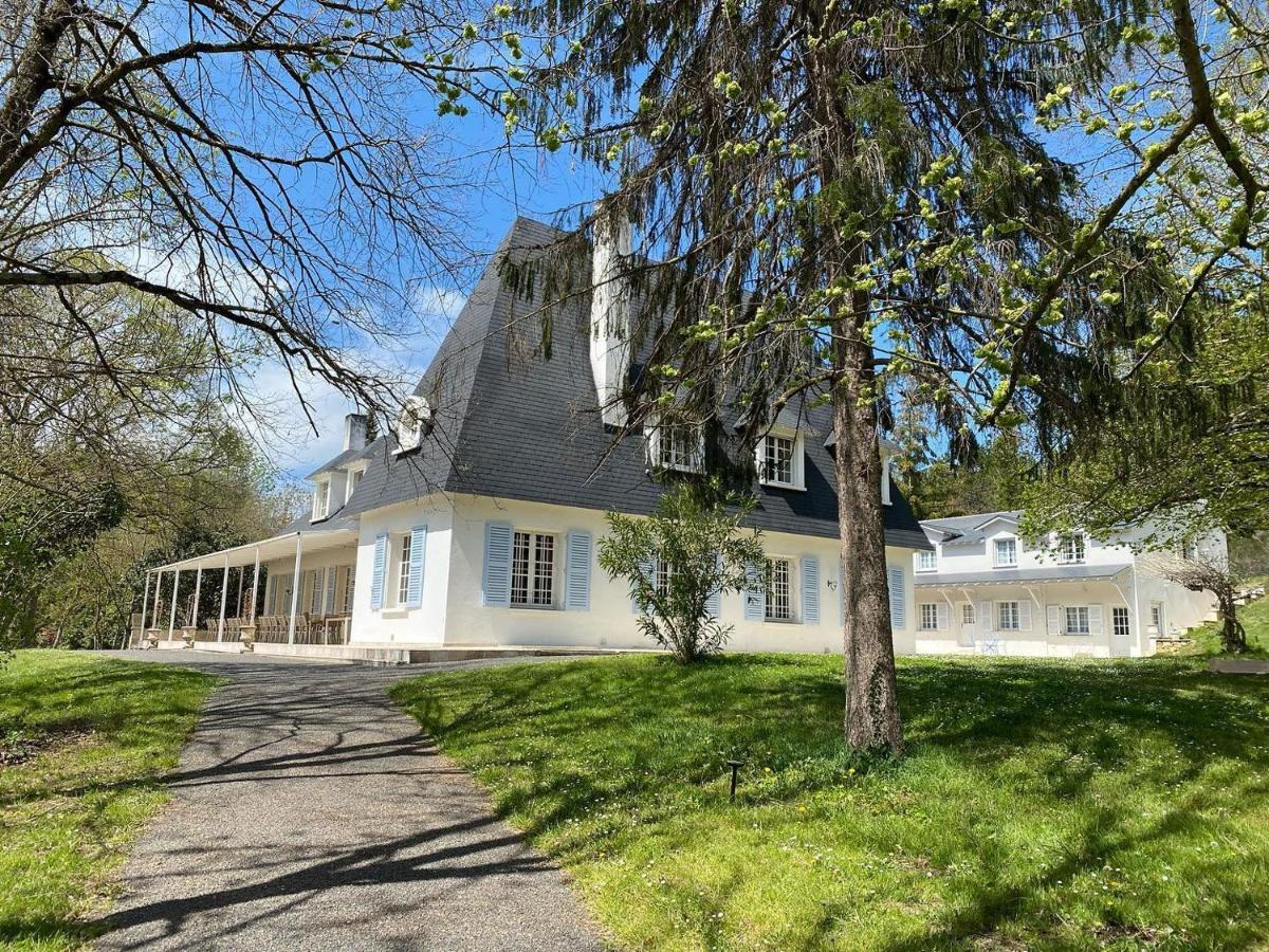 Manoir Et Appartements Avec Piscine Au Domaine De Bize Mirepoix Mirepoix  Exterior photo